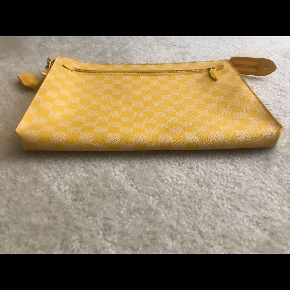 SOLD -Auth Limited edition Louis Vuitton Clutch - Picture 3 of 8